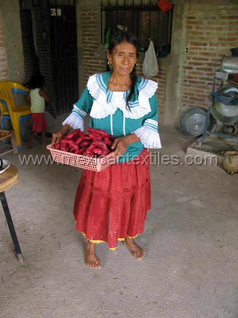 tula del rio11.JPG - Tula del Rio is now accessible by two roads, the first is the new 50 kilometer from the federal highway and the other is a little known short cut from the autopista just on the south side of the bridge. Here is the traditional costume from Tula de Rio and some hard bread that is sold in the region .